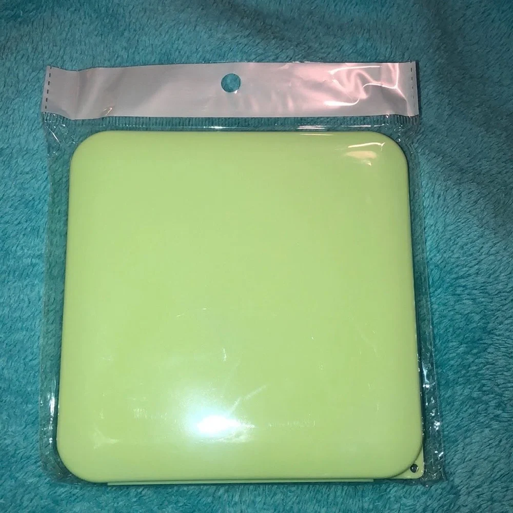 4 Mask Cases-Keep your masks clean! You can choose colors.